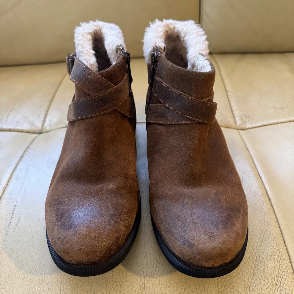 UGG Elora Brown Suede Shearling Lined Buckle Ankle Boots 1095151 Womens 9‎